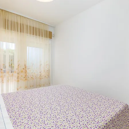 Desiree Apartman *