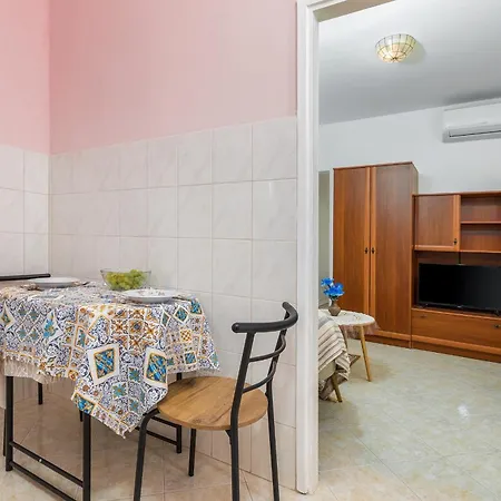 Desiree Apartman *